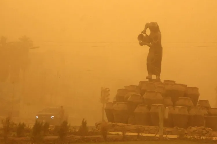 عراق : گرد کا نارنگی طوفان ،عام زندگی درہم برہم 