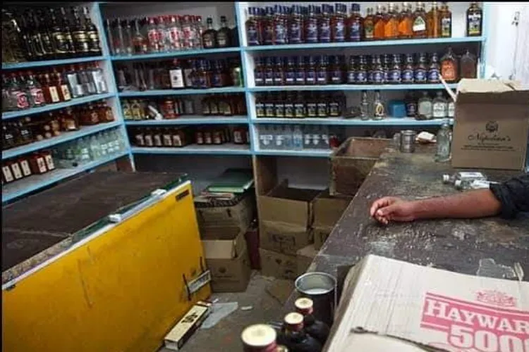 کشمیر: برقعہ پوش دہشت گرد کا شراب کی دکان پر گرنیڈ حملہ، ایک ہلاک