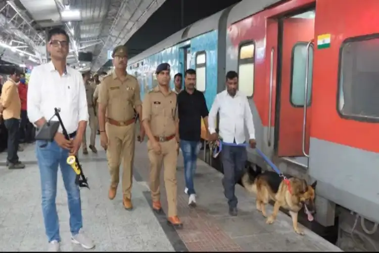 گورکھپور ریلوے اسٹیشن پر بم کی افواہ سے افراتفری

