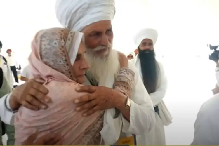 کرتارپور:ممتاز بی بی کی اپنےسکھ خاندان سے75سال بعد ملاقات

