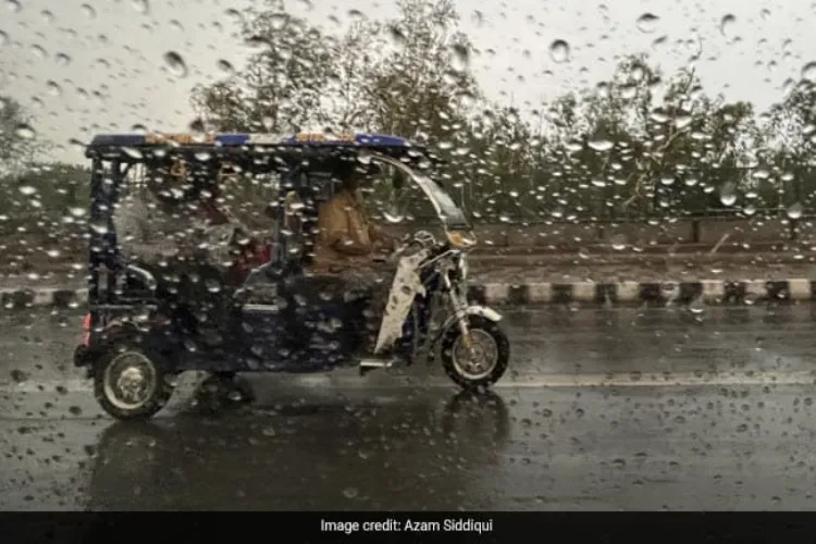 دہلی، گڑگاؤں کے کچھ حصوں میں موسلادھار بارش:  شدید گرمی سے راحت 