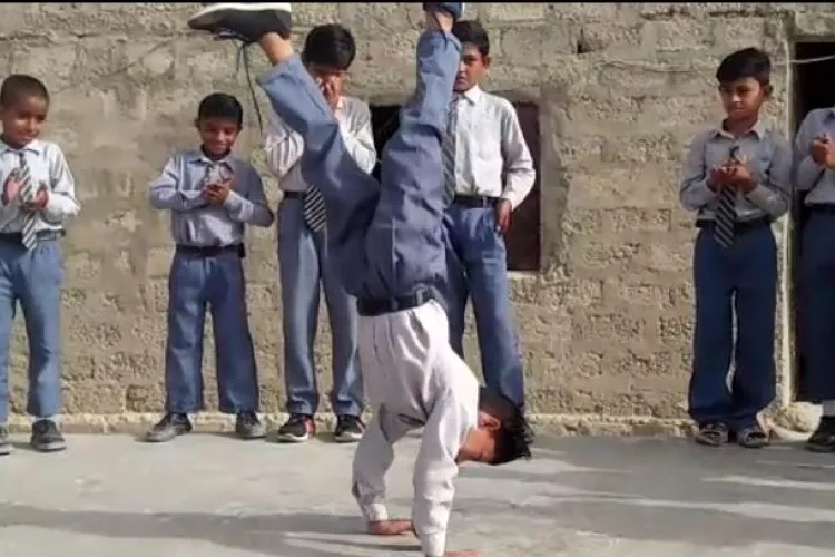 بلوچستان کا 10 سالہ ڈانسر جس سے ٹائیگر شروف ملنا چاہتے ہیں