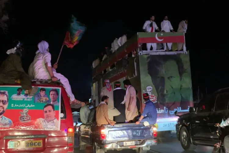 مپورٹڈ حکومت چھ دنوں میں الیکشن کی تاریخ کا اعلان کرے، عمران خان