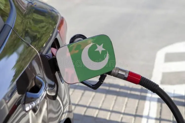 پاکستان:پیٹرول، ڈیزل کی قیمت میں 30 روپے فی لیٹر اضافہ