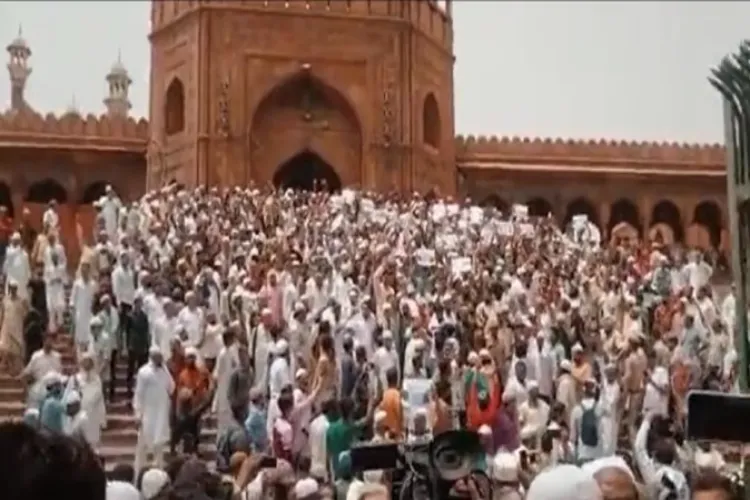 نوپور شرما تنازعہ : دہلی سمیت مختلف شہروں میں نماز جمعہ کے بعد مظاہرے