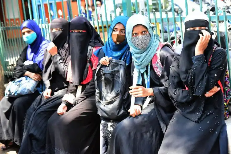 جھارکھنڈ:باحجاب لڑکیوں کو امتحان سے روکا گیا

