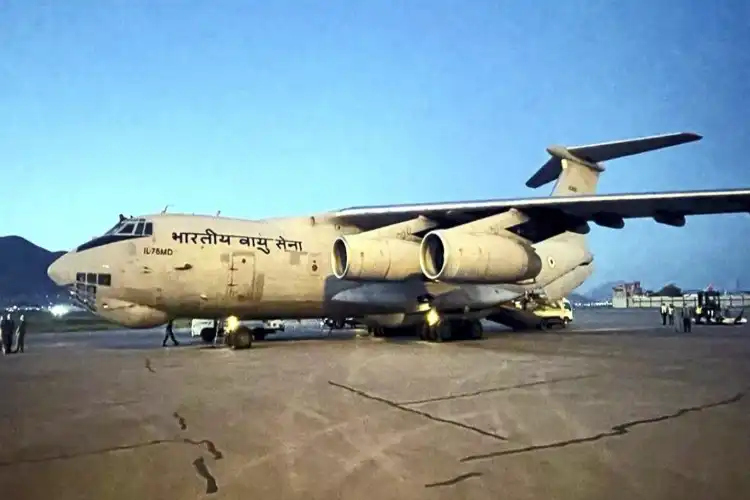 امدادی سامان کے ساتھ زلزلہ زدہ افغانستان پہنچا ہندوستانی طیارہ


