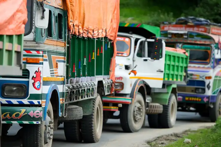 راجدھانی میں ٹرکوں کی آمد پر پابندی، تاجروں کو تشویش

