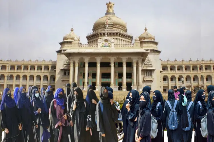 حجاب معاملہ  :کرناٹک میں13 مسلم تعلیمی اداروں نے مانگی  پری یونیورسٹی کالج  قائم کرنے کی اجازت