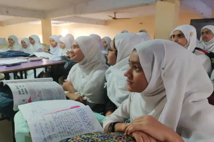 بہار:فرسٹ ڈویزن کے ساتھ انٹرمیڈیٹ پاس کرنے والی مسلم لڑکیوں کو ملے گی ترغیبی رقم

