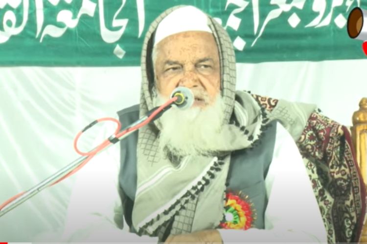  عوامی مقامات پر نماز پڑھنے کی بجائے گھر جاکر قضا کرلیں: مفتی عبید اللہ