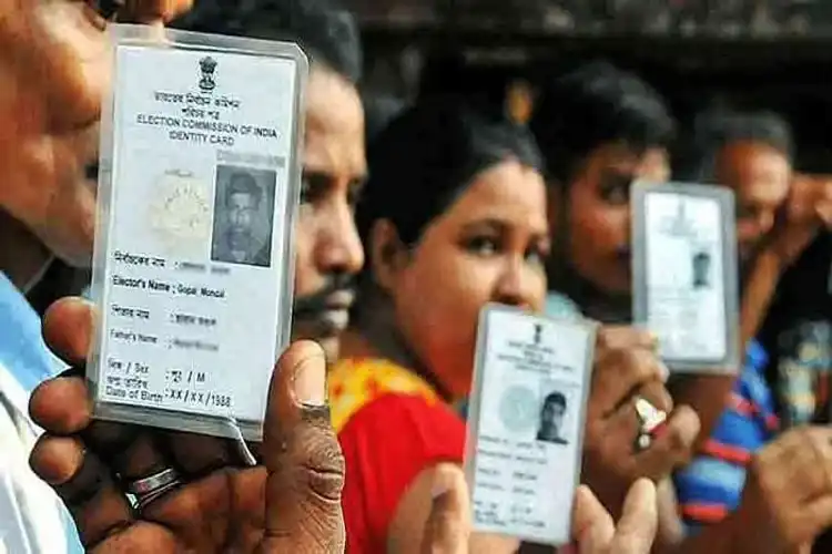 اب اٹھارہ سال کی عمر سے پہلے بن سکے گا ووٹر شناختی کارڈ

