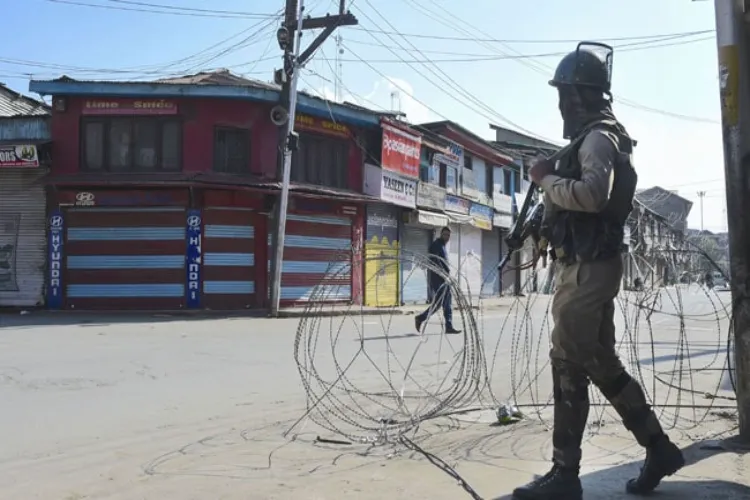 کشمیر: مہاجر مزدور کو گولی مار دی گئی