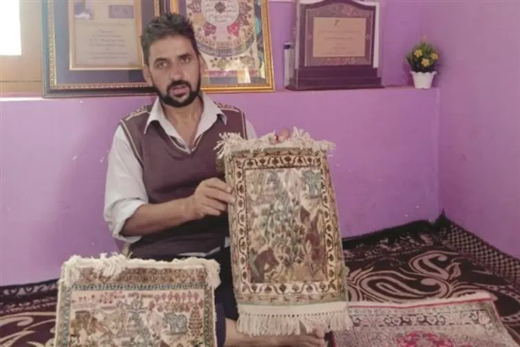 کشمیر: غلام علی شیخ کی تصویری قالین، لوگوں کی توجہ کا مرکز
