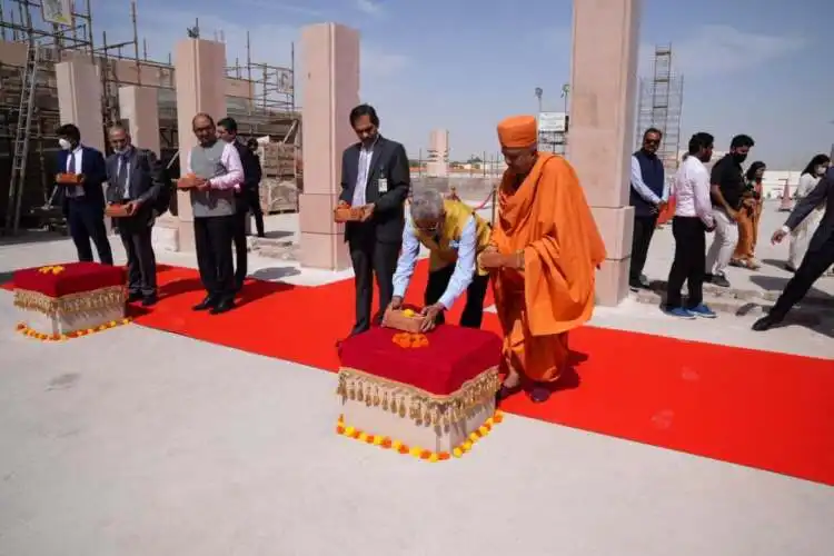 یواےای کے اولین ہندو مندر پہنچے ایس جے شنکر

