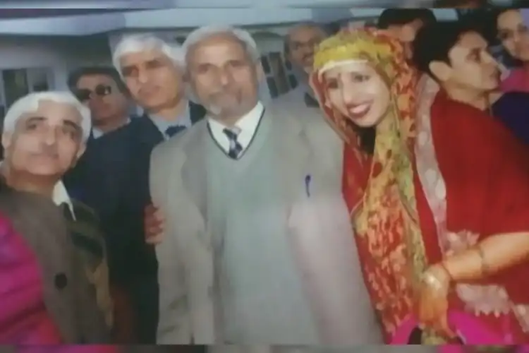 کشمیر کی ہنگامہ خیزی سے بلند اشوک ۔اشرف دوستی

