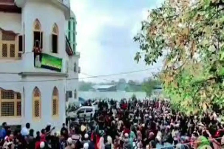 کشمیر: حضرت شیخ حمزہ مخدومی کے عرس میں عقیدت مندوں کا ہجوم

