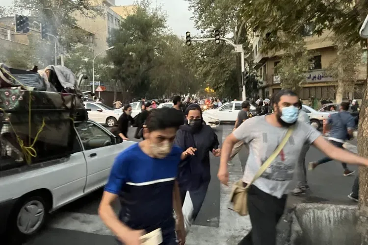  امینی کی موت پر احتجاج: ایران میں معروف شخصیات اور میڈیا کے خلاف کارروائی
