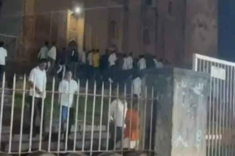 کرناٹک : پوجا کرنے کے لیے ہجوم  قومی یادگار 'مدرسہ میں داخل، 9 افراد پر مقدمہ درج: