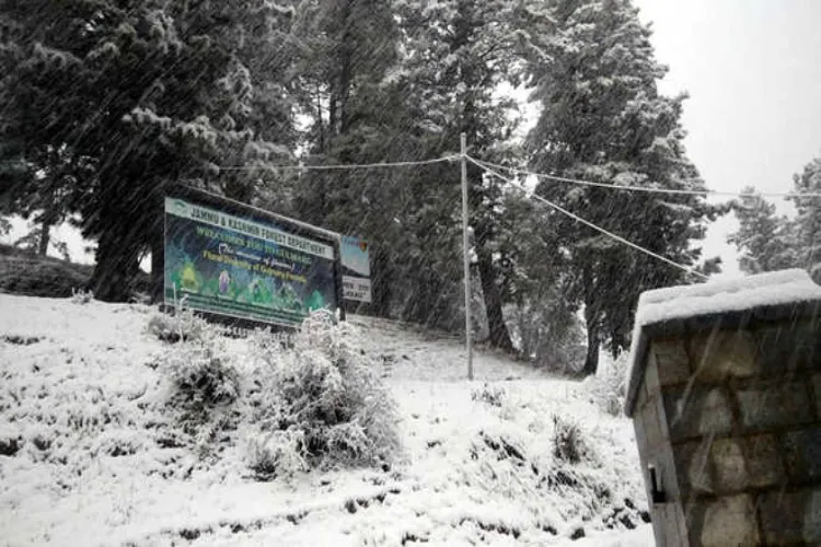  کشمیر: برف و باراں کا سلسلہ شروع، کئی سڑکیں بند