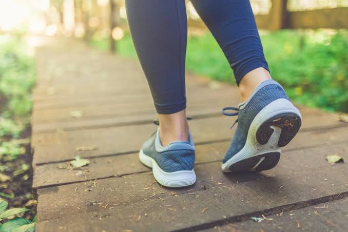 وزن کم کرنے اور فٹ رہنے کے لیے روزانہ کتنے قدم چلنا چاہیے؟