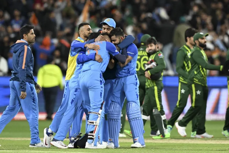 ٹی ٹی ورلڈ کپ: پاکستانی پریشان، کریں تو کیا کریں- ہندوستان کے ہارنے کی دعا یا جیتنے کی