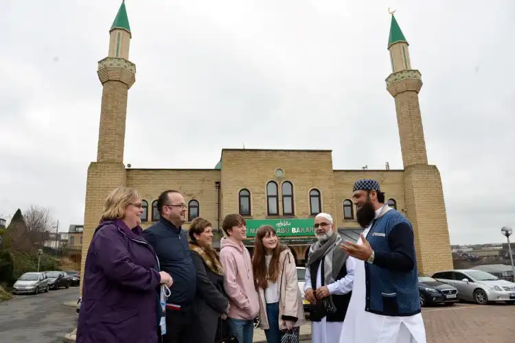 برطانیہ: کرسمس پر لوگوں کی مدد کے لئے مساجد کی تحریک

