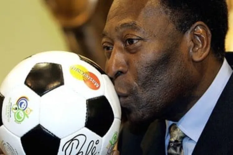  ’عظیم‘ فٹ بالر کنگ پیلے 82 سال کی عمر میں چل بسے