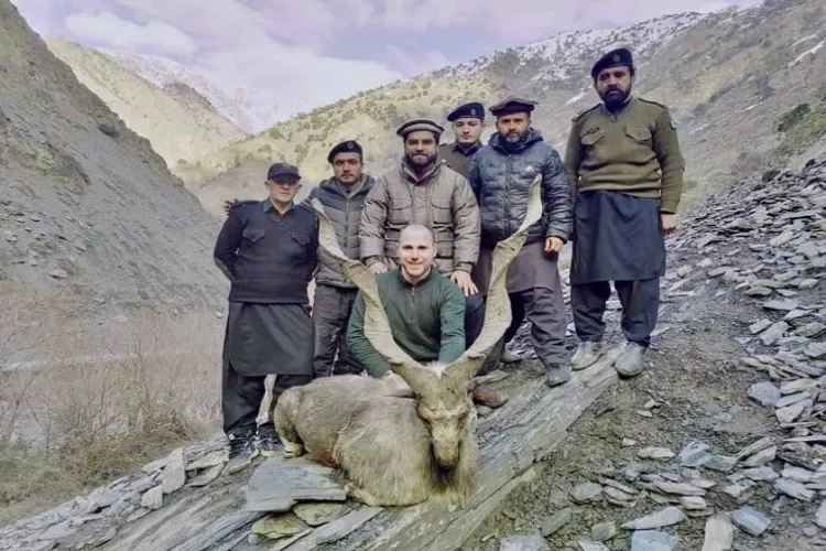 ٹرافی ہنٹنگ: پاکستان کے چترال میں کینیڈین شکاری کے ہاتھوں سیزن کا دوسرا مارخور شکار