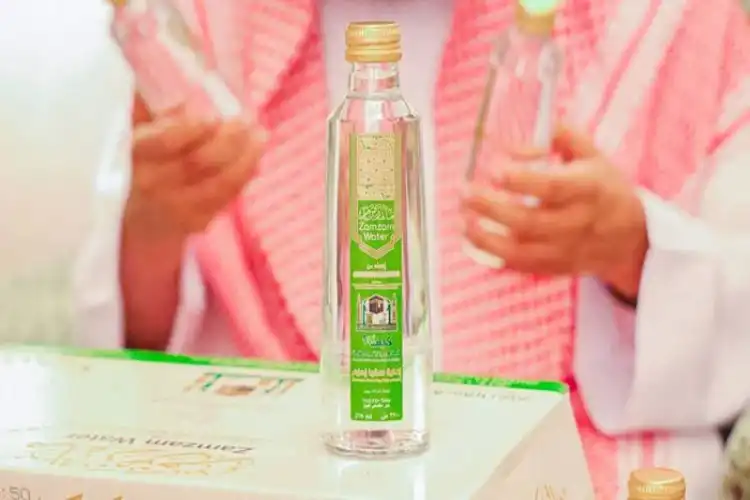 سعودی عرب:زم زم کو زیادہ دن تک محفوظ رکھنے والی بوتلیں متعارف

