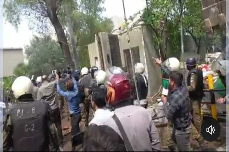 پاکستان- پولیس گیٹ توڑ کر عمران خان کےگھر میں داخل