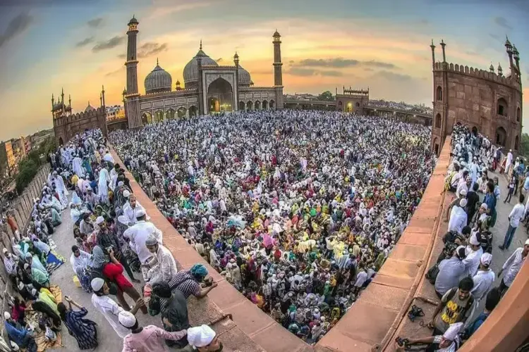 دہلی کی شاہی جامع مسجد میں افطار کے روح پرور مناظر