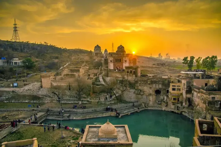 پاکستان:پانچ ہزار سال قدیم کٹاس راج مندر، ہندوستانیوں کے لئے اہم کیوں؟