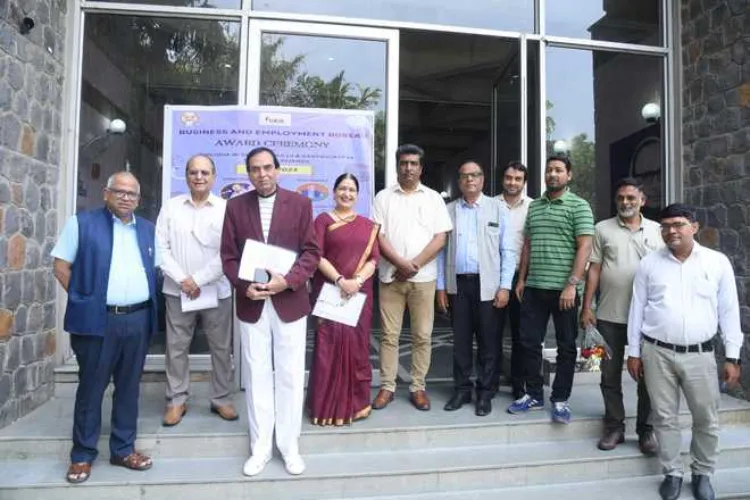  جامعہ ہمدرد :ٹریننگ حاصل کرنے والوں کو چانسلر نے ایورڈ سے نوازا