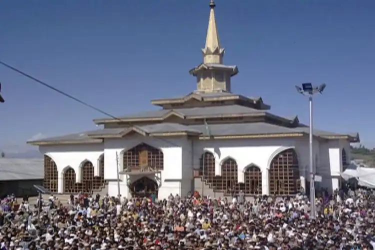 کشمیر: شیخ نور الدین نورانی کی تقریبات عرس اختتام پذیر ،لاکھوں عقیدت مندوں کی شرکت