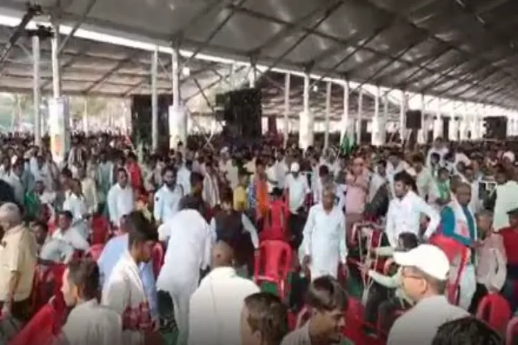 کرسیاں ٹوٹیں، سر پھوٹے…انڈیا اتحاد کی ریلی کے دوران کارکن آپس میں لڑ پڑے
