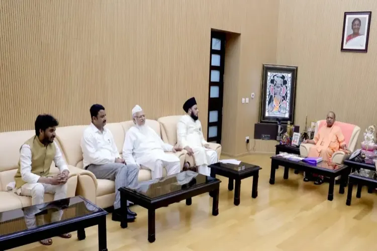 مسلم پرسنل لا بورڈ کے وفد کی وزیراعلی یوگی سے ملاقات , جانیں کن مسائل پر  ہوا تبادلہ خیال