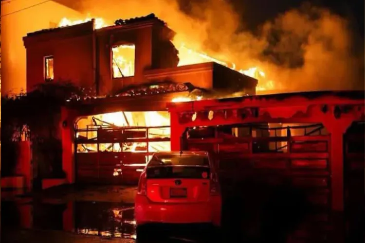 عمارتیں تباہ، 11 ہلاکتیں، اربوں  کا نقصان… آگ کے سامنے بے بس امریکہ