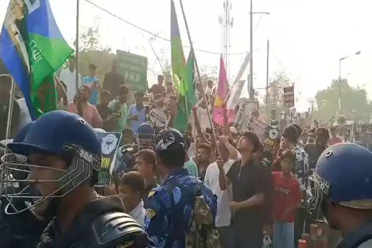 بنگال: وقف ایکٹ کے خلاف پر تشدد احتجاج