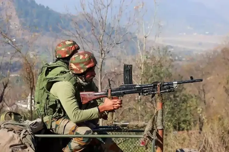 جموں و کشمیر :  دہشتگردوں سے جھڑپ جاری، 1 فوجی شہید