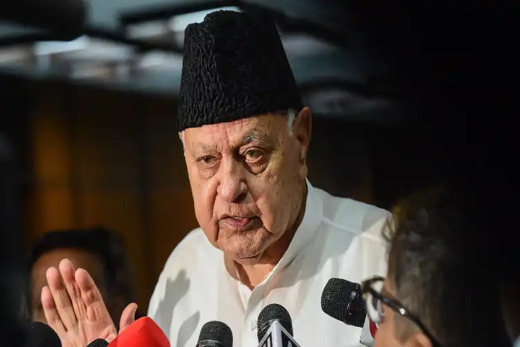 ریل میں سفر،فاروق عبداللہ کی آنکھ میں آنسو