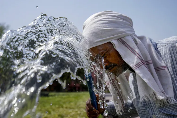  گرمی کا قہر! 8 ریاستوں میں ہیٹ ویو کا الرٹ