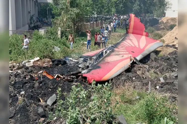 احمدآباد طیارہ حادثہ: 242 مسافروں کی لسٹ سامنے آئی، سابق وزیراعلیٰ وجے روپانی کا نام شامل