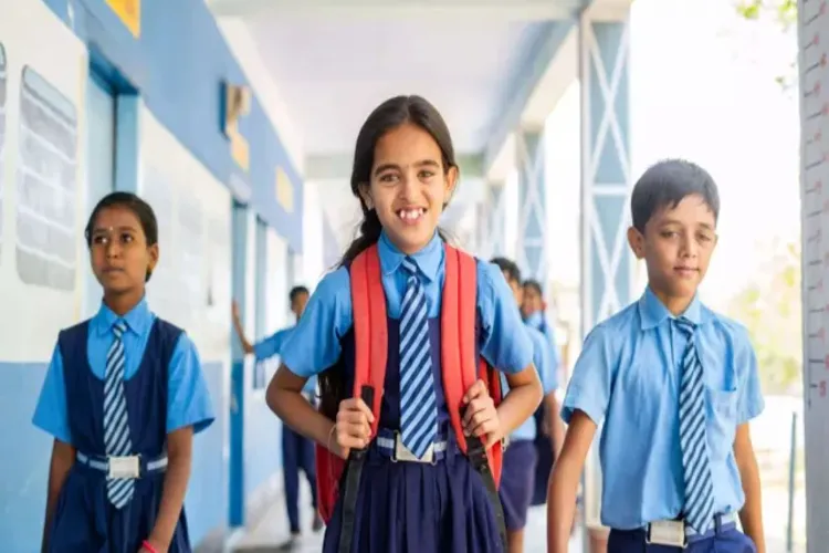مہاراشٹر: اسکولوں میں ہندی کی لازمی تعلیم ختم