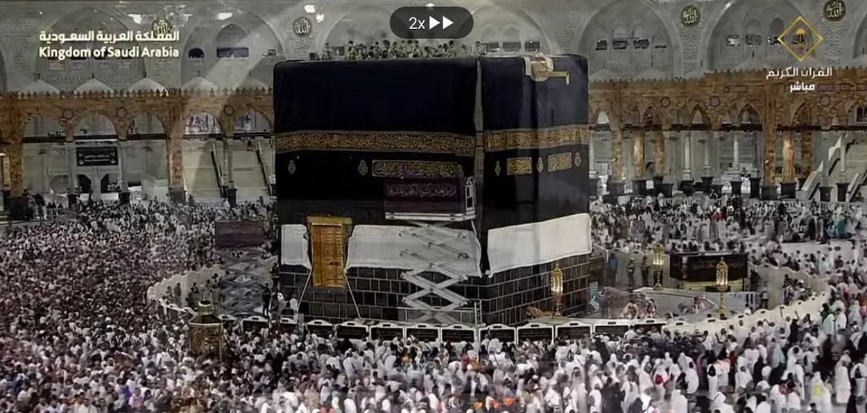 نئے ہجری سال کے آغاز پر خانہ کعبہ پر نیا غلاف ، مجموعی وزن 1415 کلوگرام