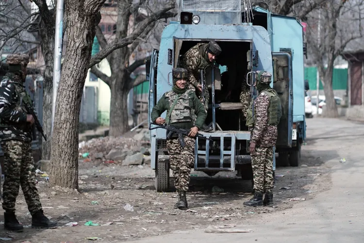 جموں و کشمیر :  سیکورٹی فورسز اور دہشت گردوں کے درمیان تصادم