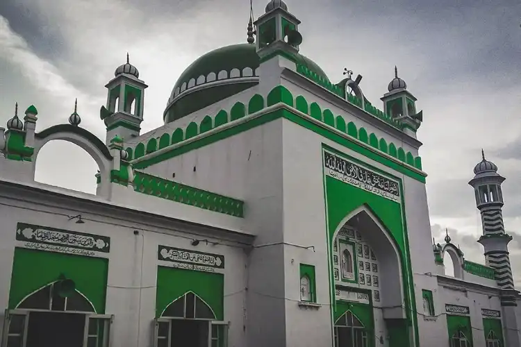 سنبھل:شاہی جامع مسجد میں نماز پر پابندی کی عرضی،کورٹ کرے گا سماعت