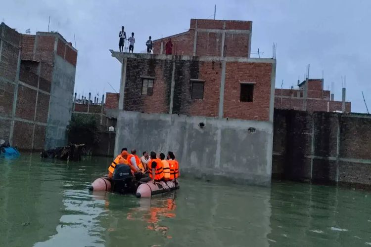 یوپی میں مانسون نے مچائی تباہی