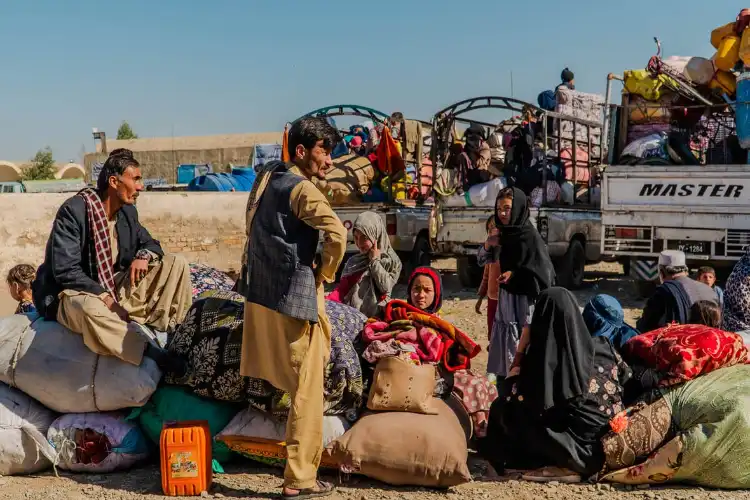 پاکستان کا فیصلہ: 13 لاکھ سے زائد افغان پناہ گزینوں کی ملک بدری کا عمل شروع ہوگا