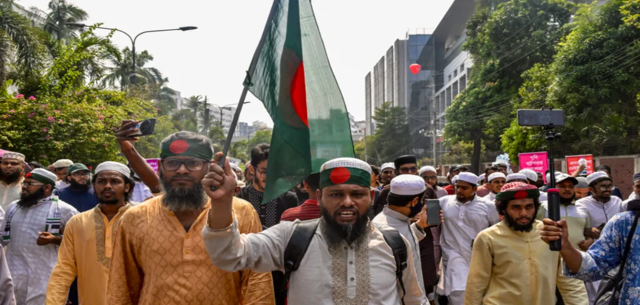 ’انقلاب‘ کے ایک سال بعد، کیا بنگلہ دیش میں بھی تحریر اسکوائر جیسا منظر ممکن ہے؟